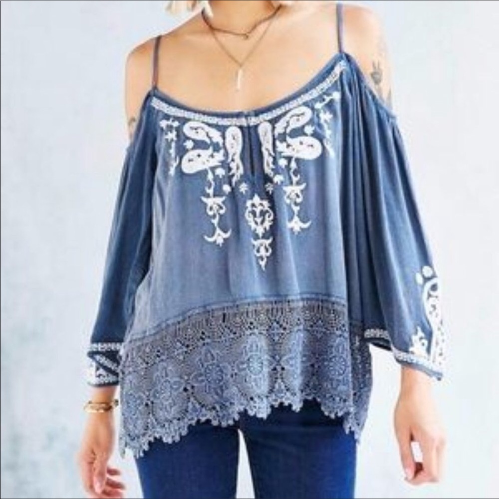 NWT ECOTE Embroidered Cold Shoulder Blouse | Size S
